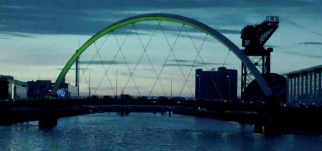 A bridge over the river Clyde at night